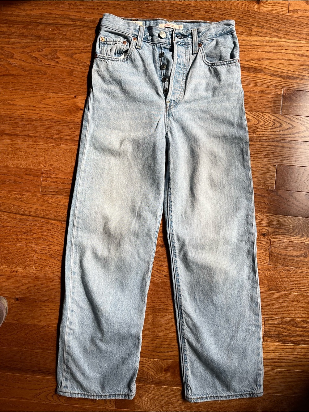 Straight-Leg Light Blue Women's Jeans with Button Fly